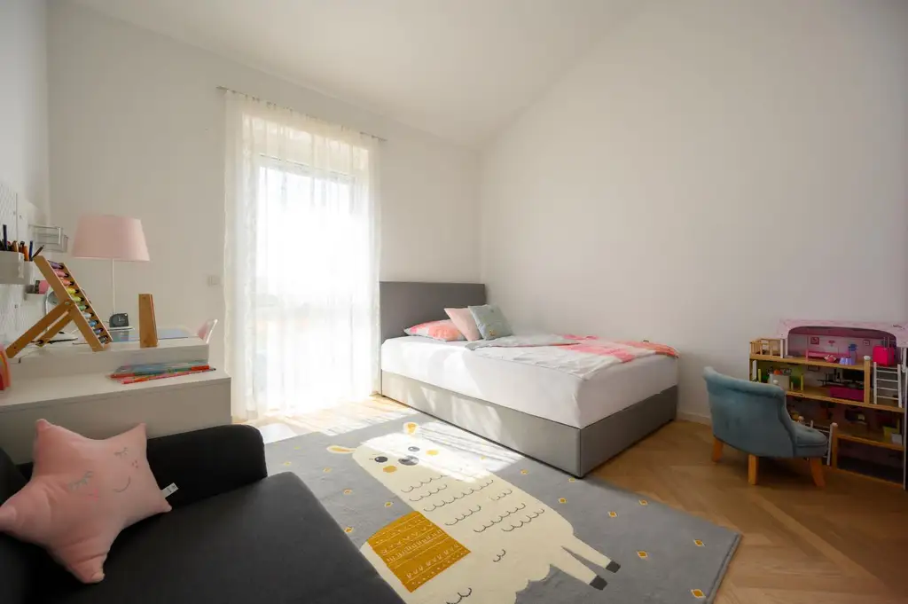 Provisionsfreie Doppelhaushälfte mit 162 m² Nutzfläche, Terrasse und Sonnengarten samt 2 Parkplätzen