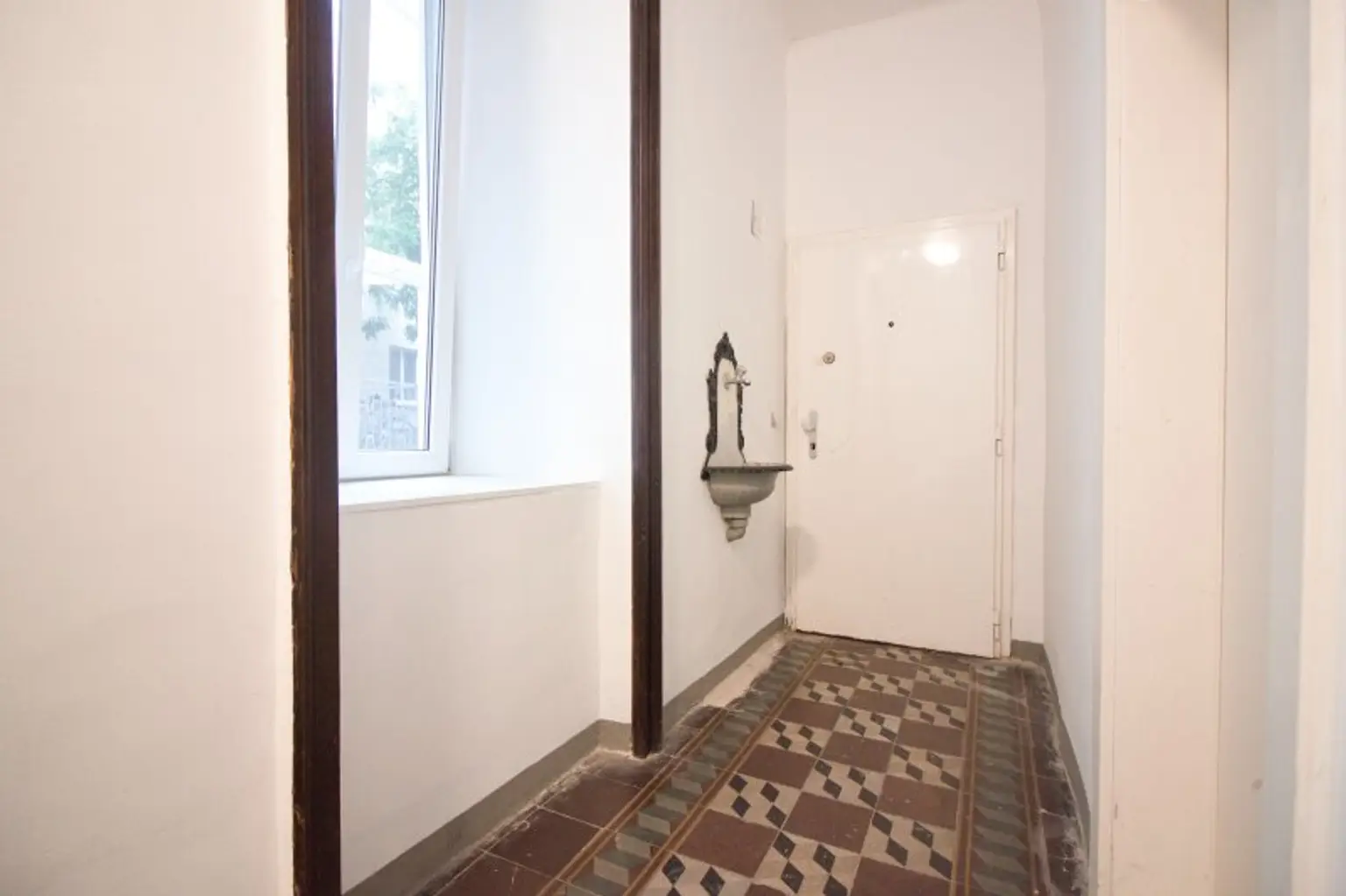 Sanierungsbedürftig | 3 Zimmer Altbau-Wohnung | ruhige Innenhoflage | zentral begehbar