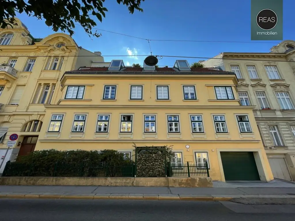 Provisionsfrei: Wunderschönes Apartment mit ruhiger Balkon-Terrasse bei der Orangerie Schönbrunn!