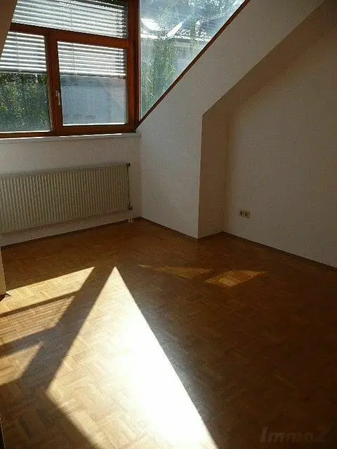 Sanierte 2-Zimmer DG-Wohnung mit Gartennutzung bei UNI und LKH