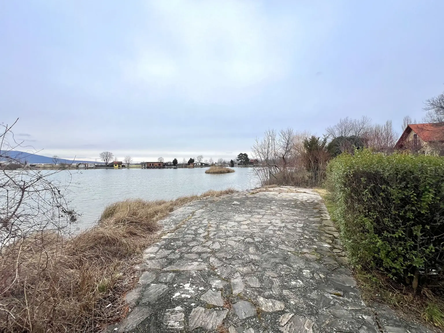 Top Seegrundstück in 2500 Baden