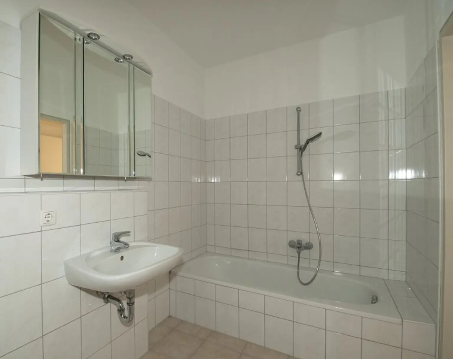 Mietwohnung (209) 62 m² mit Küche und Loggia / Balkon 9,54 m² Vermietung direkt vom Eigentümer keine Provision