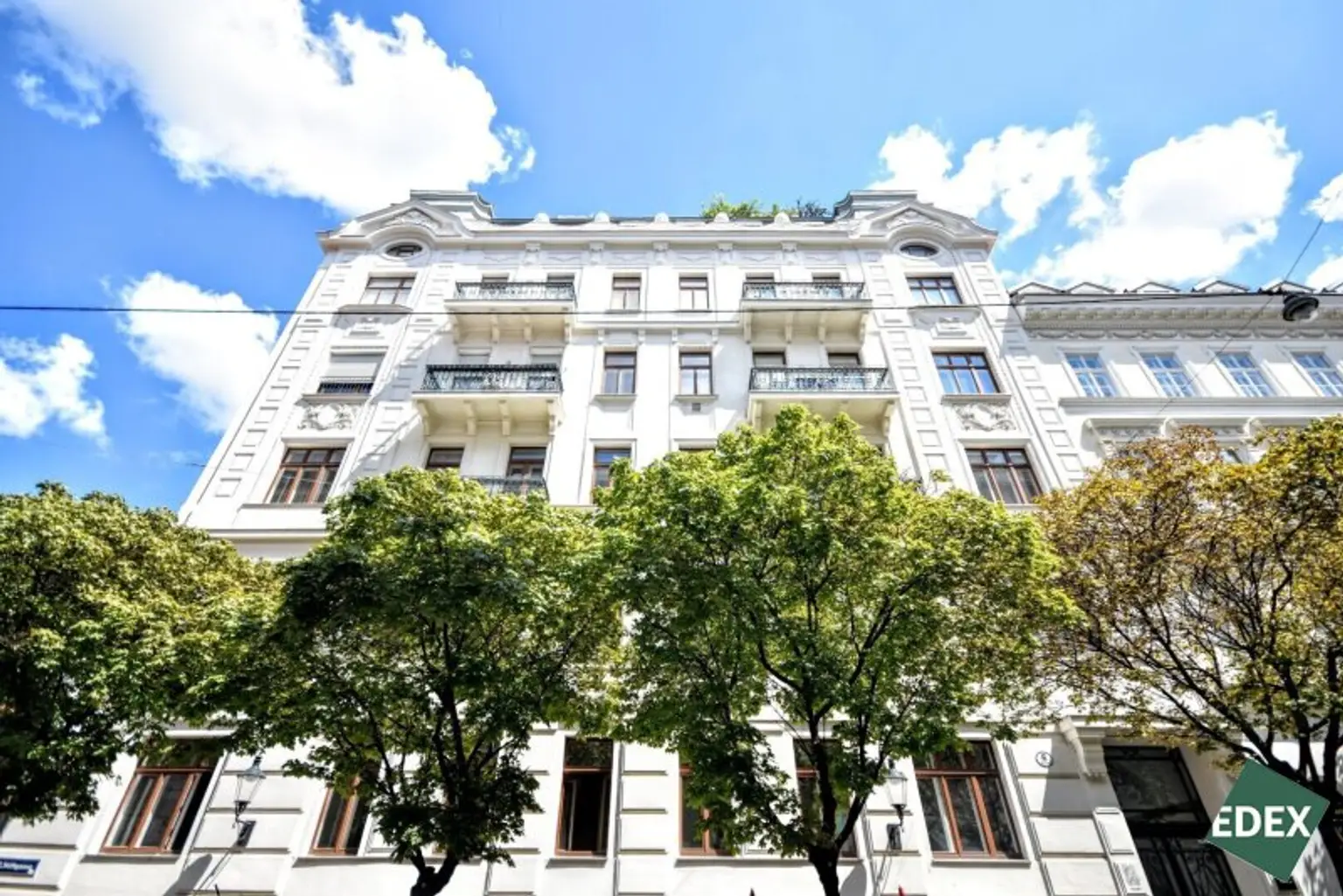 6-Zimmer Altbauwohnung mit Balkon und Klimaanlage in attraktiver Lage des 7. Bezirks