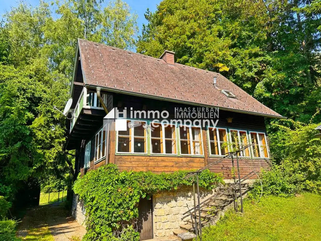 Renovierungsbedürftiges Landhaus mit Pool , Grundfläche 1.594 m² Renovierung und Schönheitsreparaturen sind erforderlich, dennoch sofort beziehbar!
