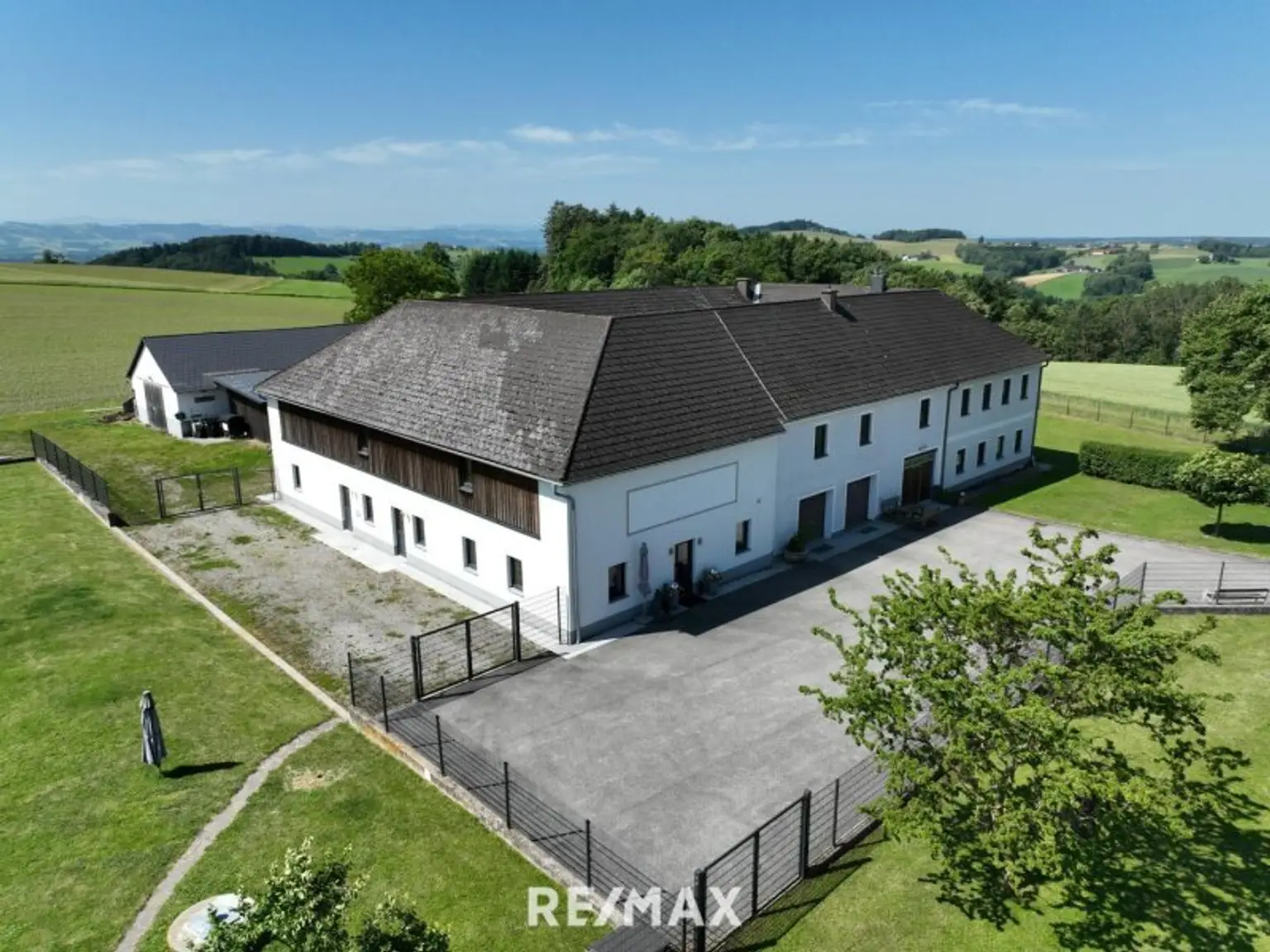 Vierkanter mit Nebengebäude