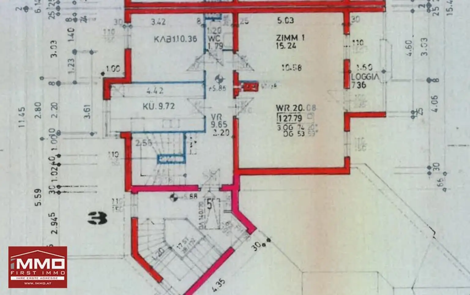 DACHGESCHOSSWOHNUNG MIT LOGGIA UND PARKPLATZ!