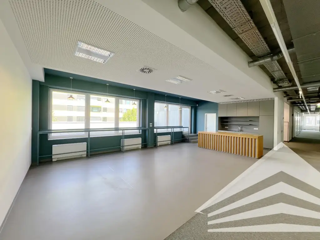 Hochwertiges Büro mit Terrasse in Zentrumsnähe! Parkplätze!