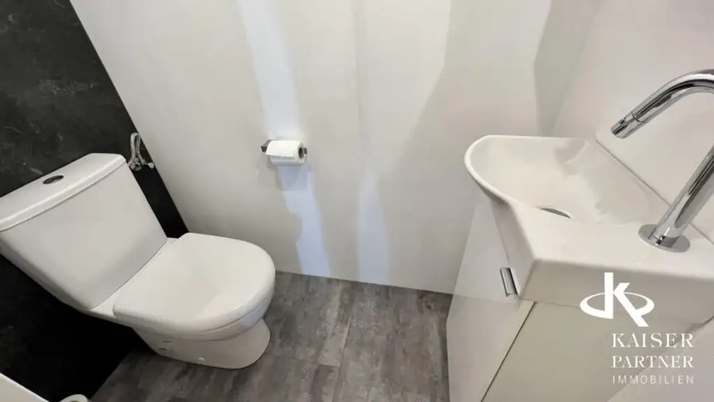 HELLE 3-ZIMMERWOHNUNG MIT LOGGIA IN GRÜNOASE!