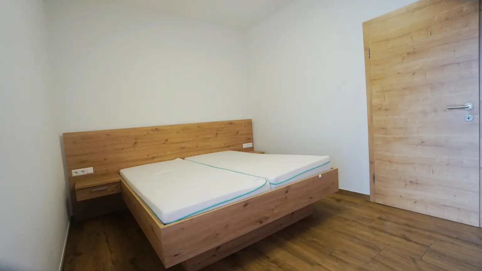 Moblierte, exklusive, lichtdurchflutete 4 Zimmer Wohnung / Kurzzeitmiete möglich