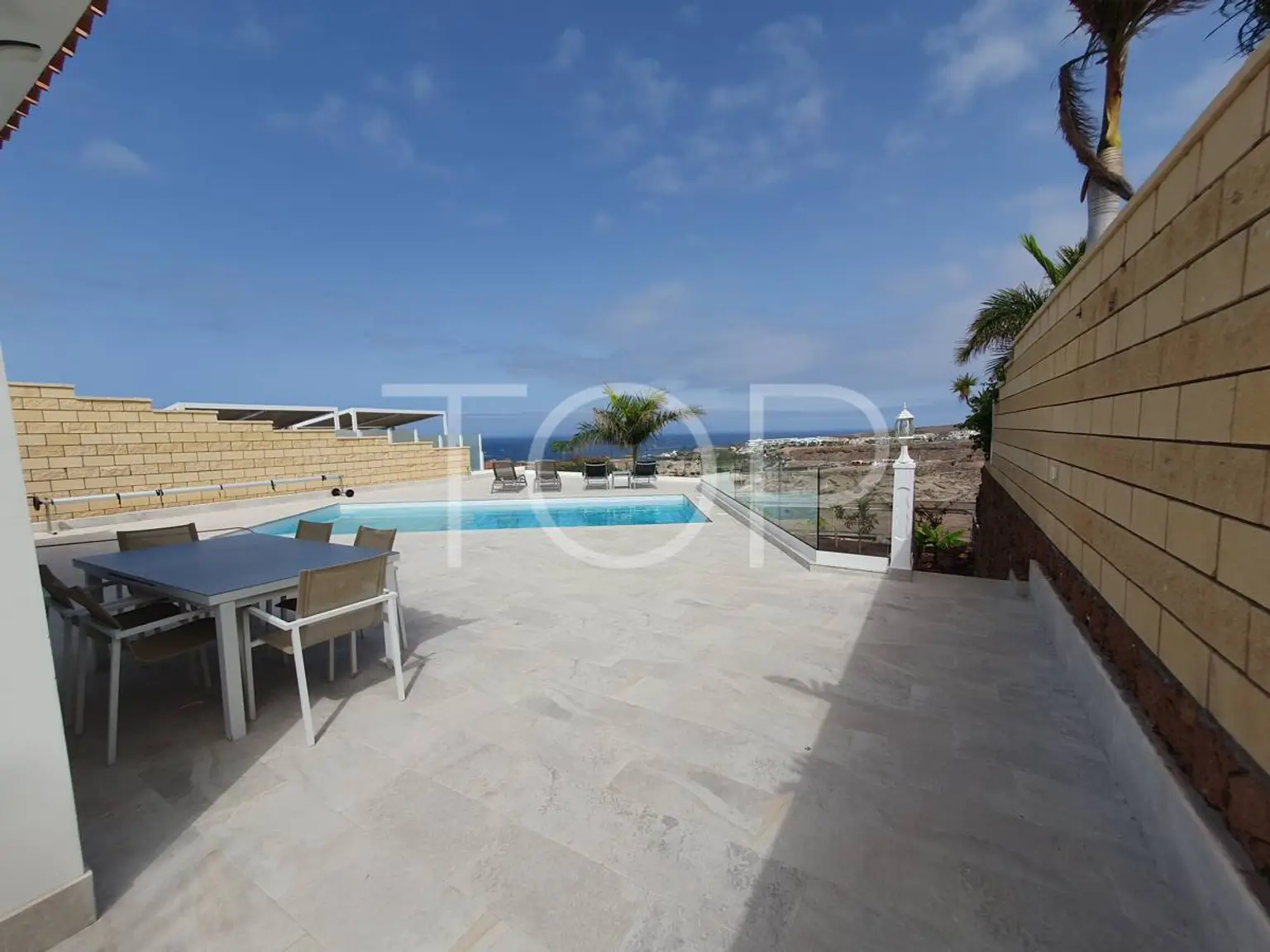 VILLA-EL-DUQUE-DORMITORIO-INDEPENDIENTE-TERRAZA