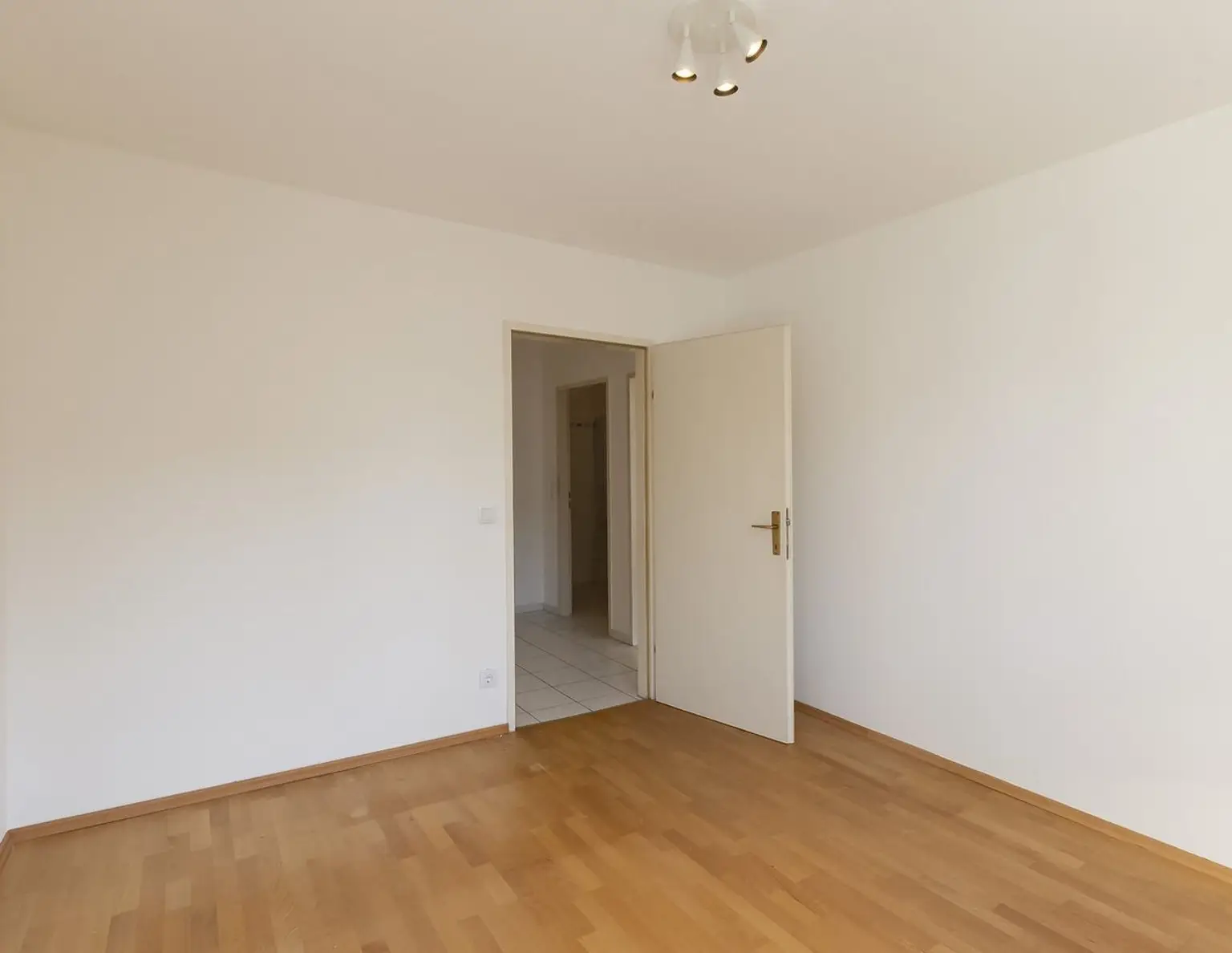 Leopoldauer Straße - hofseitiger 3 Zimmer Neubau mit Garage zu verkaufen
