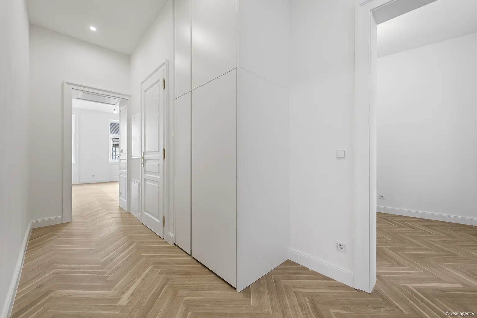 EIN WIENER ALTBAU, ZEITGEMÄSS GEDACHT