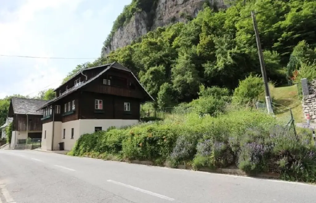 Wohnhaus nähe Warmbad/Villach: 200m² mit Balkon, Terrasse & Garagen!