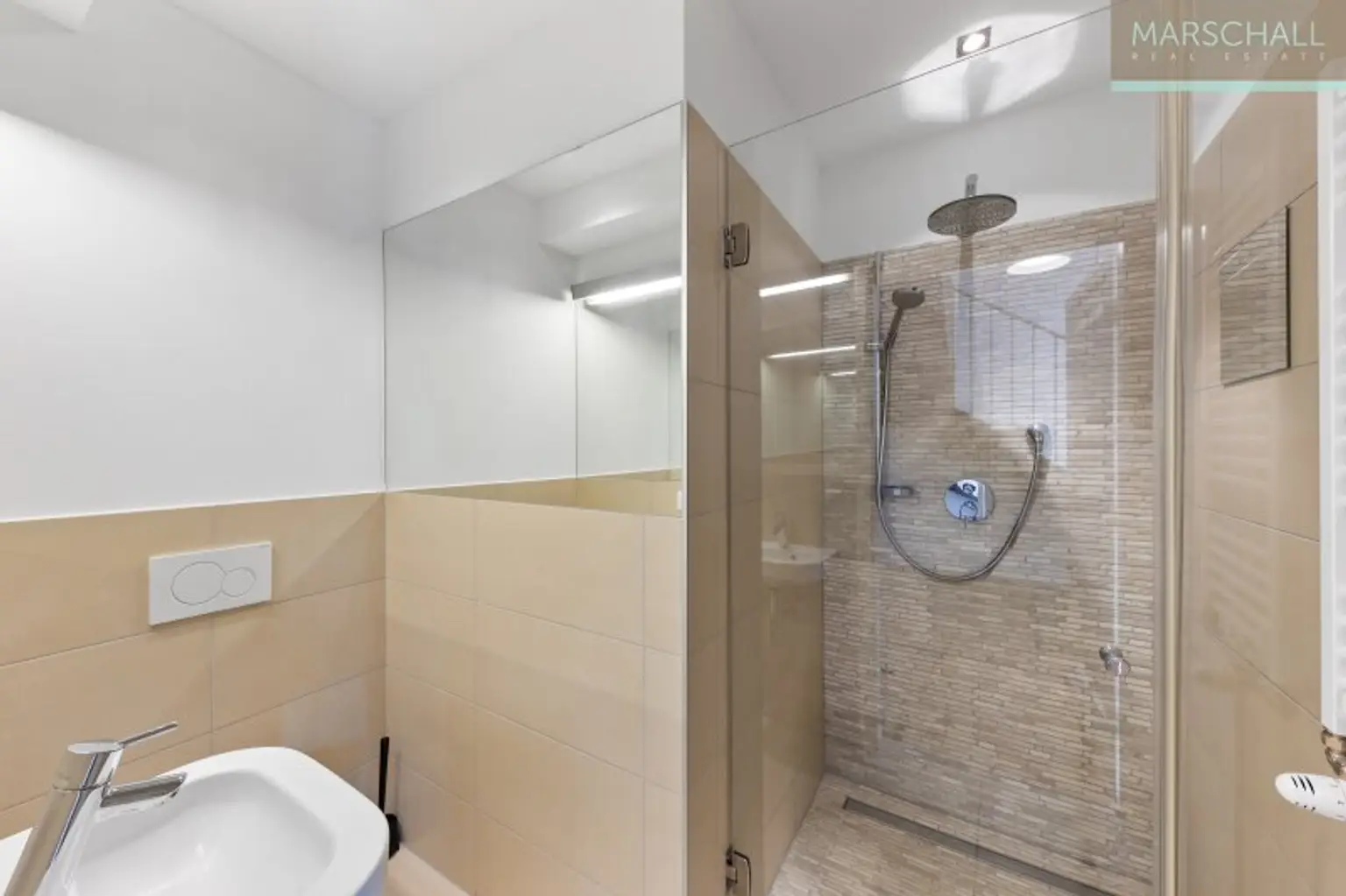 Helle 4-Zimmer-Dachgeschosswohnung mit traumhaftem Fernblick im 7. Bezirk