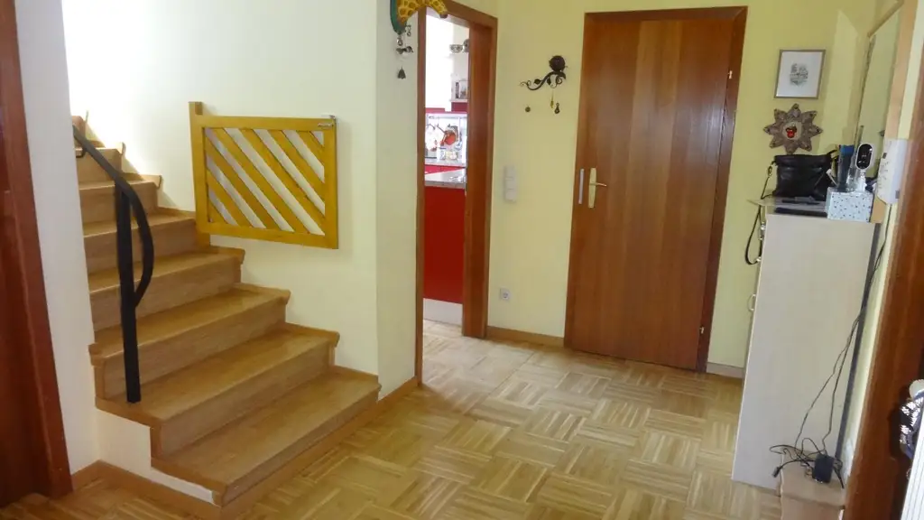 Einfamilienhaus mit vielen Zimmern in ruhiger Lage !