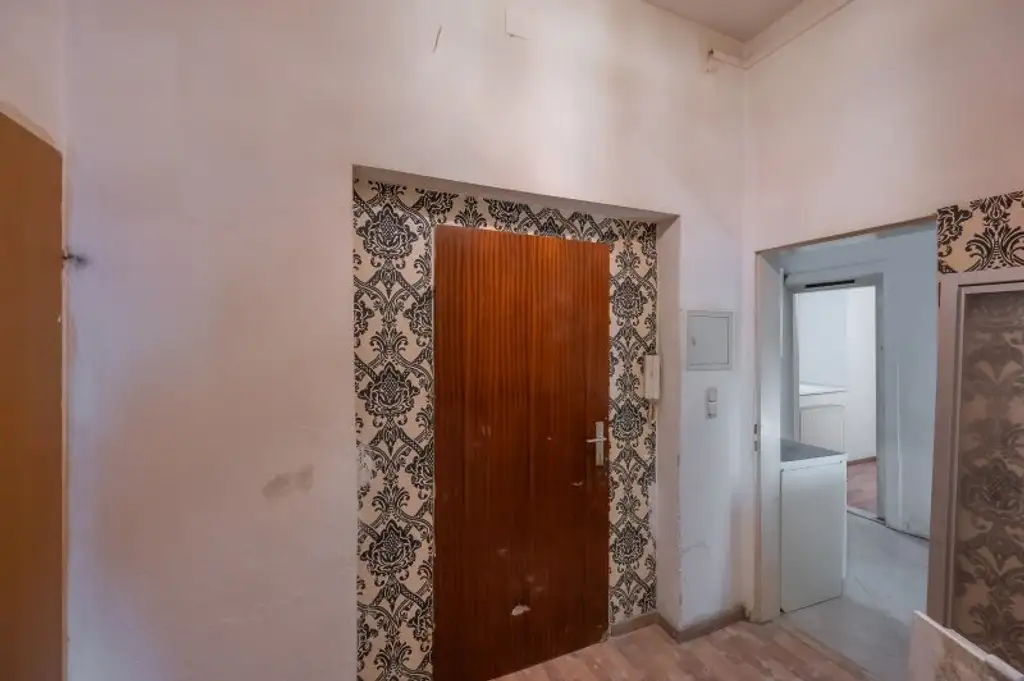 ++NEU++ Renovierungsbedürftige 4-Zimmer Altbauwohnung im Erdgeschoss!