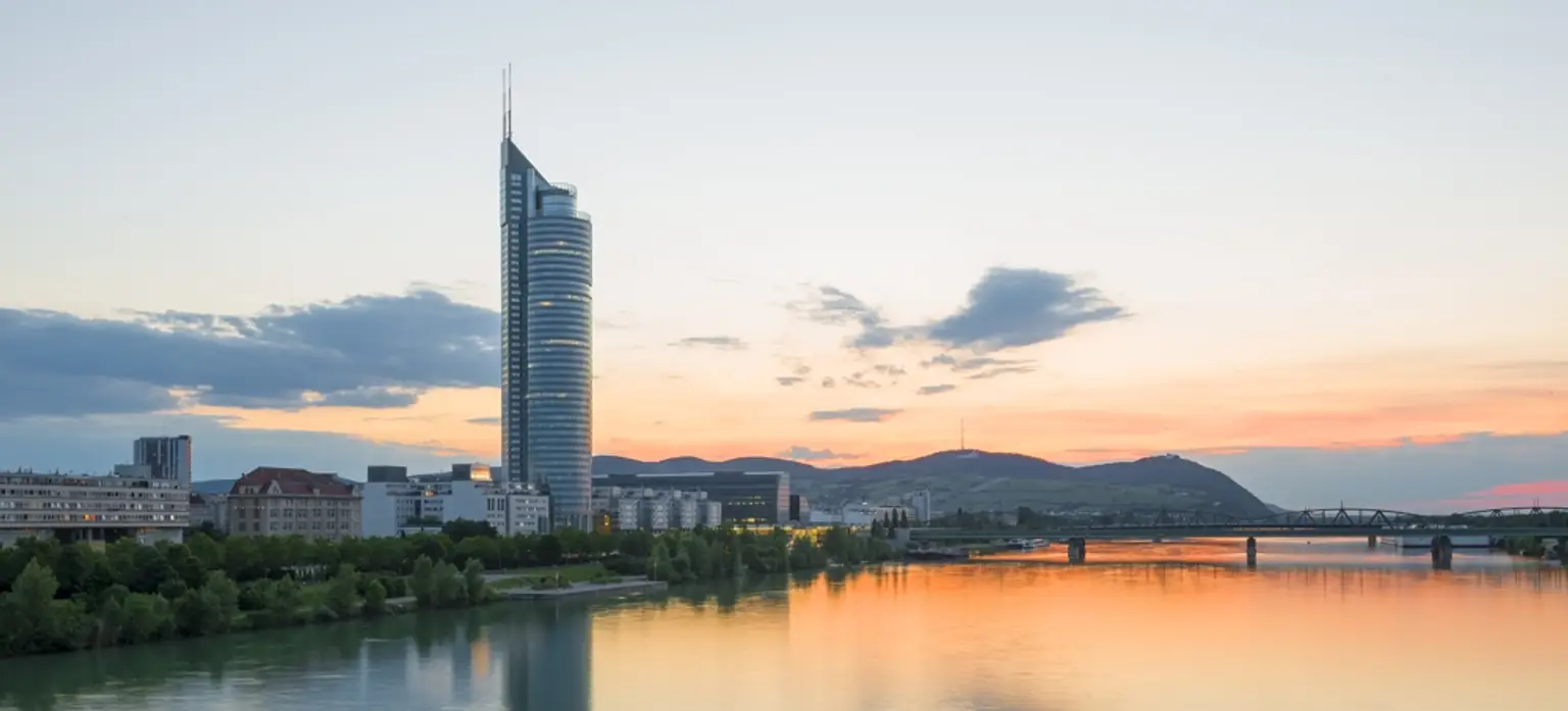 Millennium Tower_Sommer quer