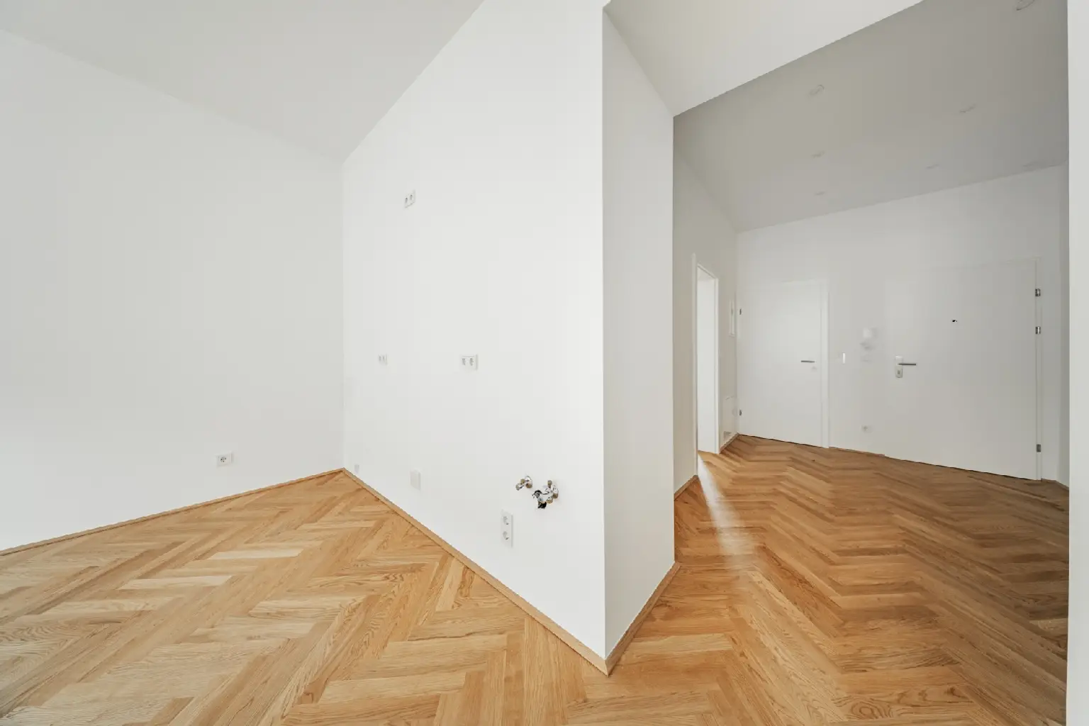 Stilvoller Erstbezug – hochwertig sanierte Altbauwohnung in ruhiger Lage!