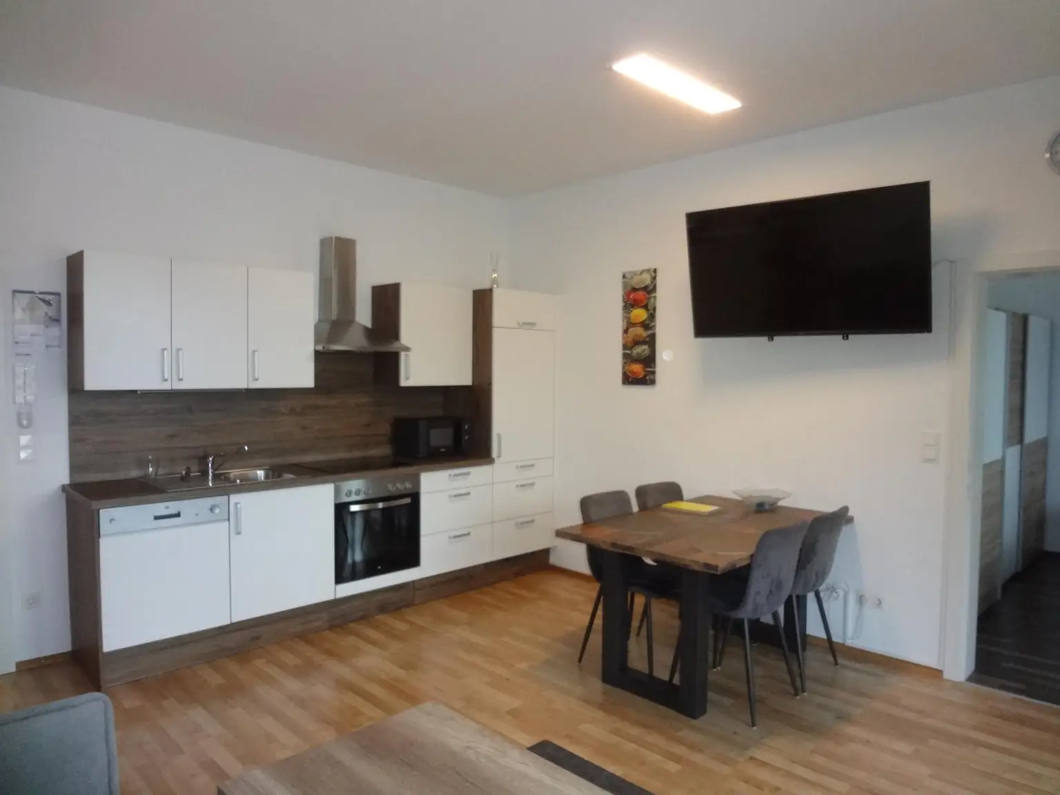 MIETE - TOLLE, MODERNE ZWEIZIMMERWOHNUNG MIT LOGGIA!