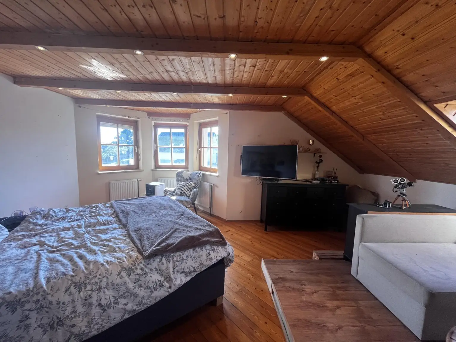"Solides, Charmantes Haus mit Garten und Pool"