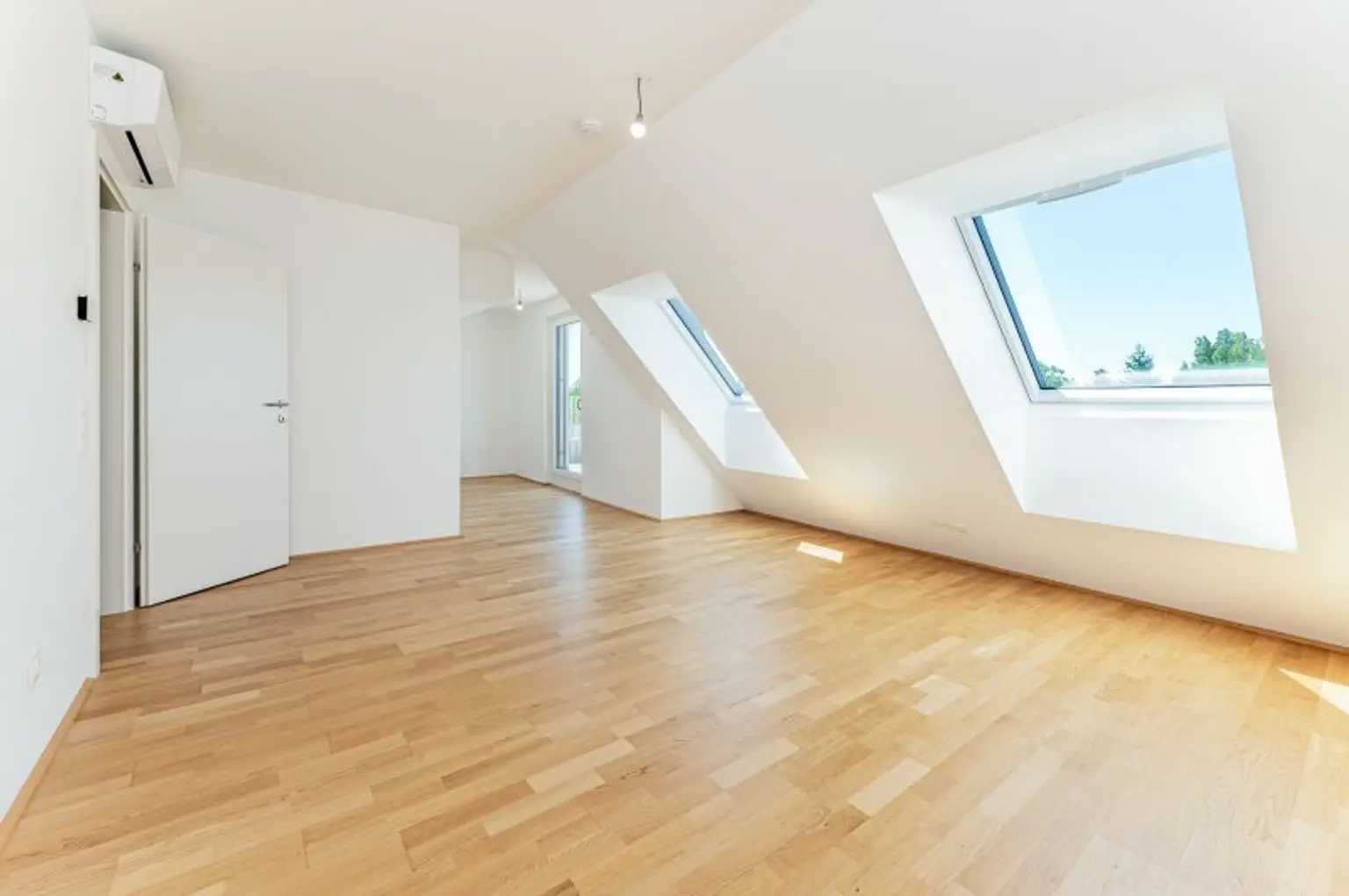Erstbezug ab Oktober! Grandiose 4-Zimmer-Terrassenwohnung inkl. Parkplatz in Hietzing zu vermieten!