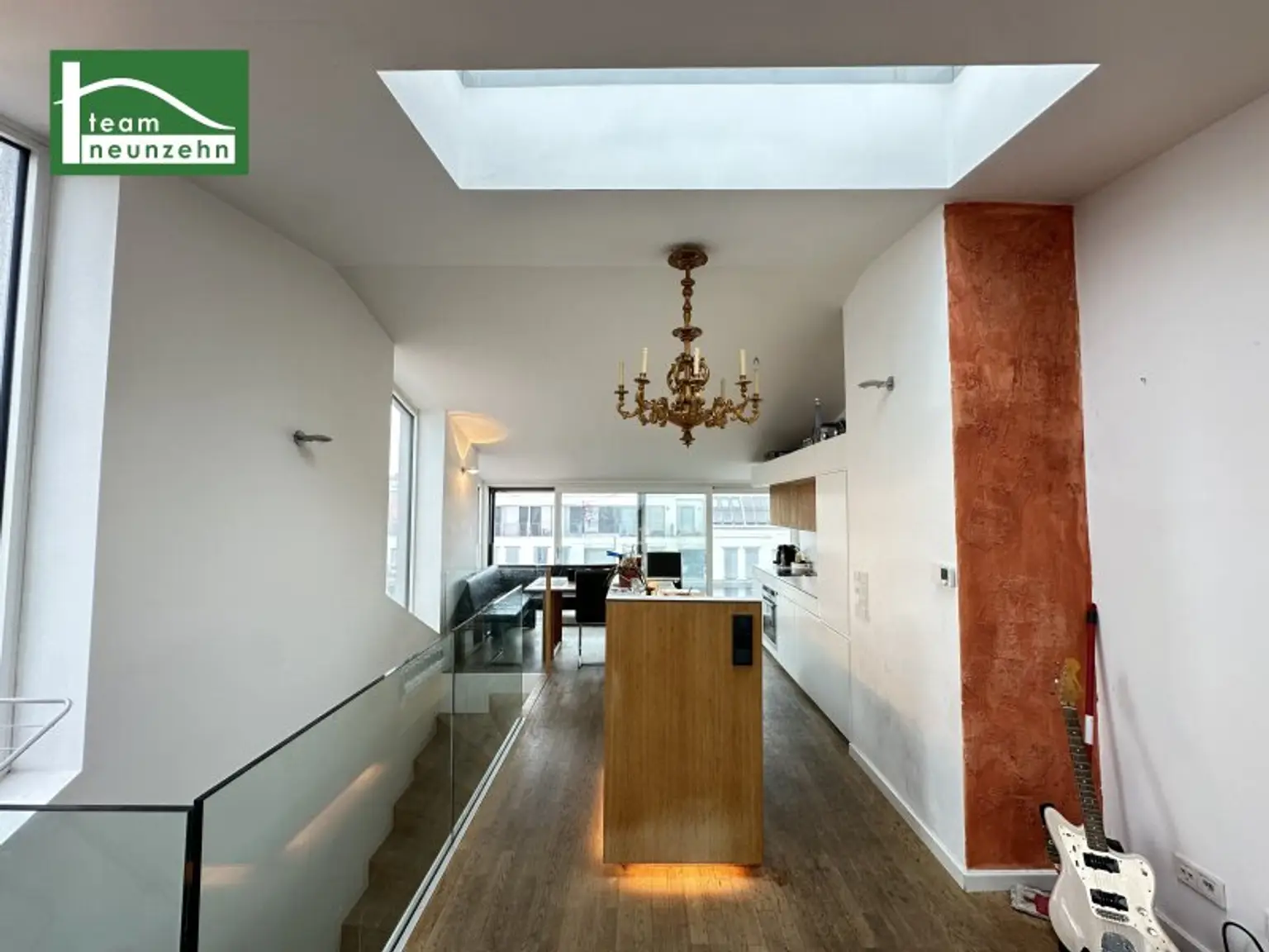 Stilvolle Dachgeschoss-Maisonette mit 3,5 Zimmern, riesiger Terrasse und WG-Eignung nahe U6 Nußdorfer Straße!