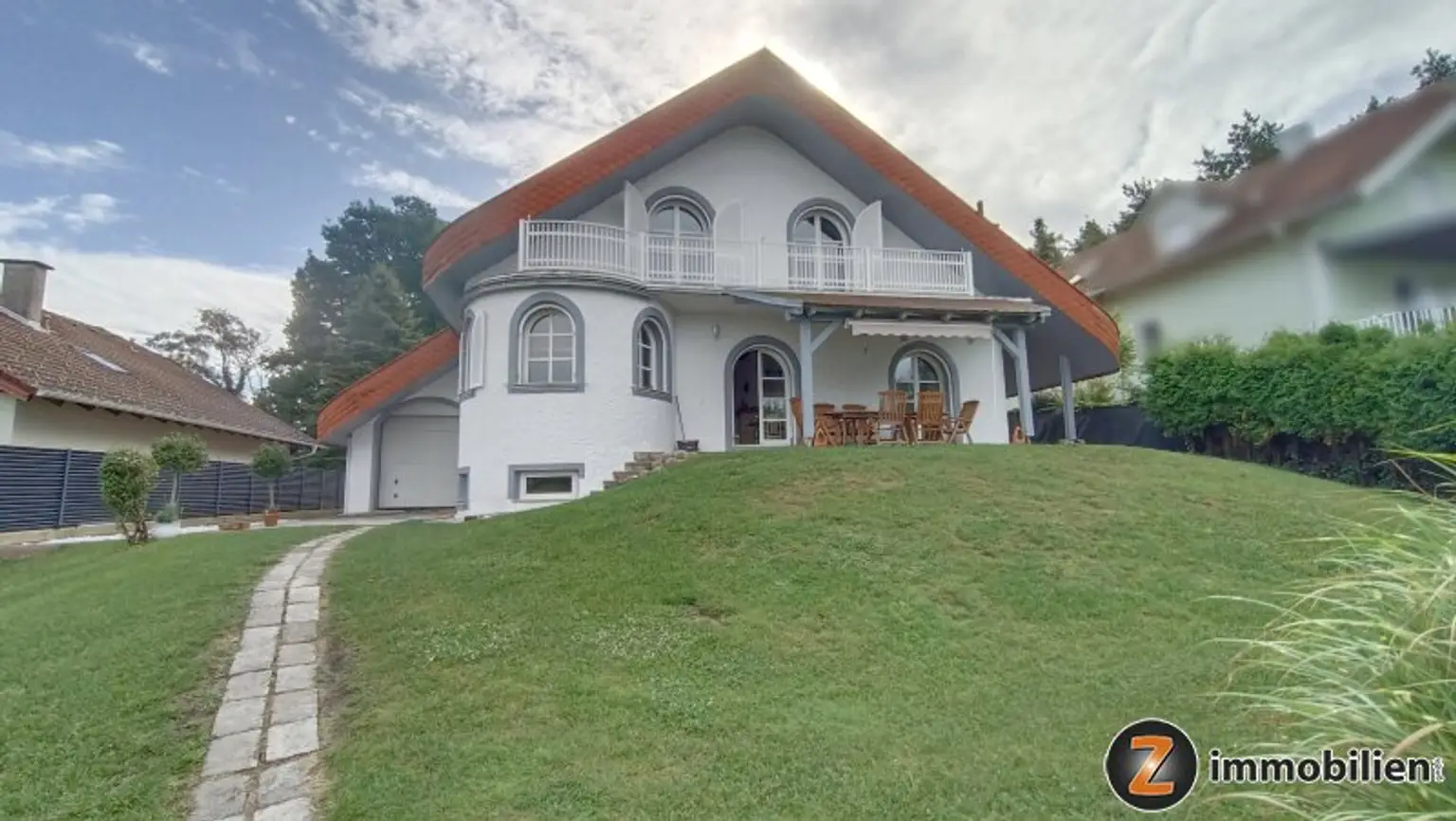 Wunderschöne Villa in exklusiver Bauausführung und Einrichtung