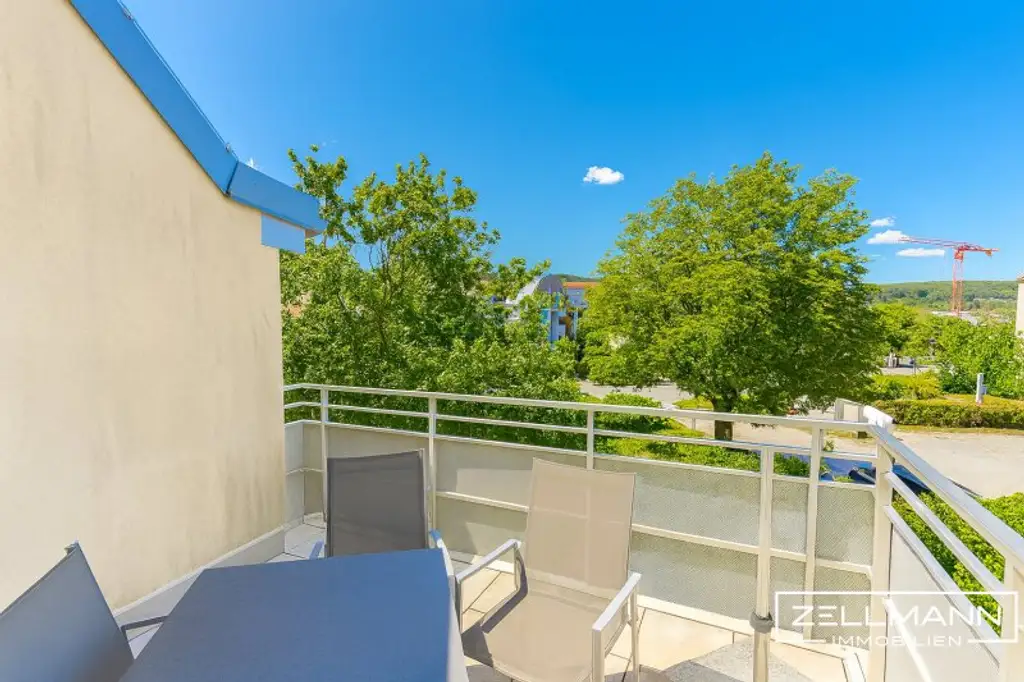 „Ein Ort zum Aufatmen – Lichtdurchflutete Dachterrassen-Maisonette mit Stil“ | ZELLMANN IMMOBILIEN