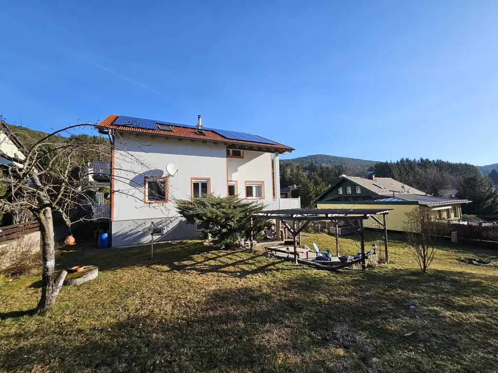 Modernisiertes Einfamilienhaus mit 1.057m² Grundstück, Luftwärmepumpe & PV-Anlage in ruhiger Ortsrandlage von Wopfing