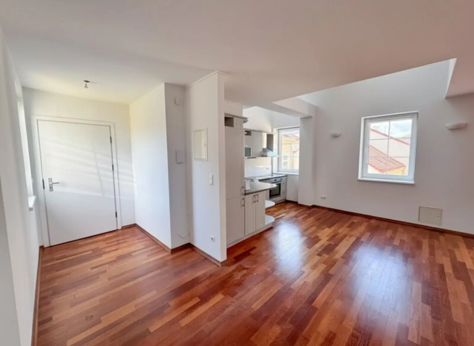 140 m2 große Drei-Zimmer Wohnung mit 40 m2 großer Dachterrasse! Neustiftgasse/ Sankt-Ulrich-Platz!