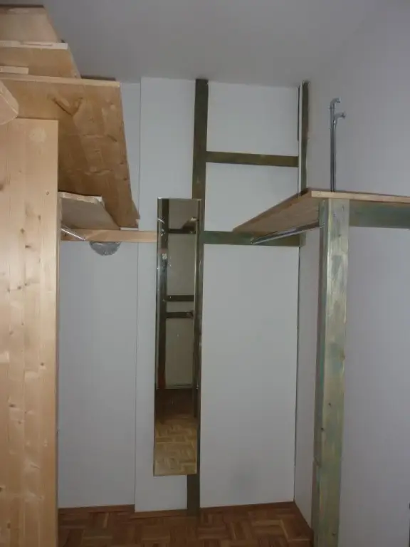 2-Zimmer-DG-Wohnung mit Zugang zur Terrasse!