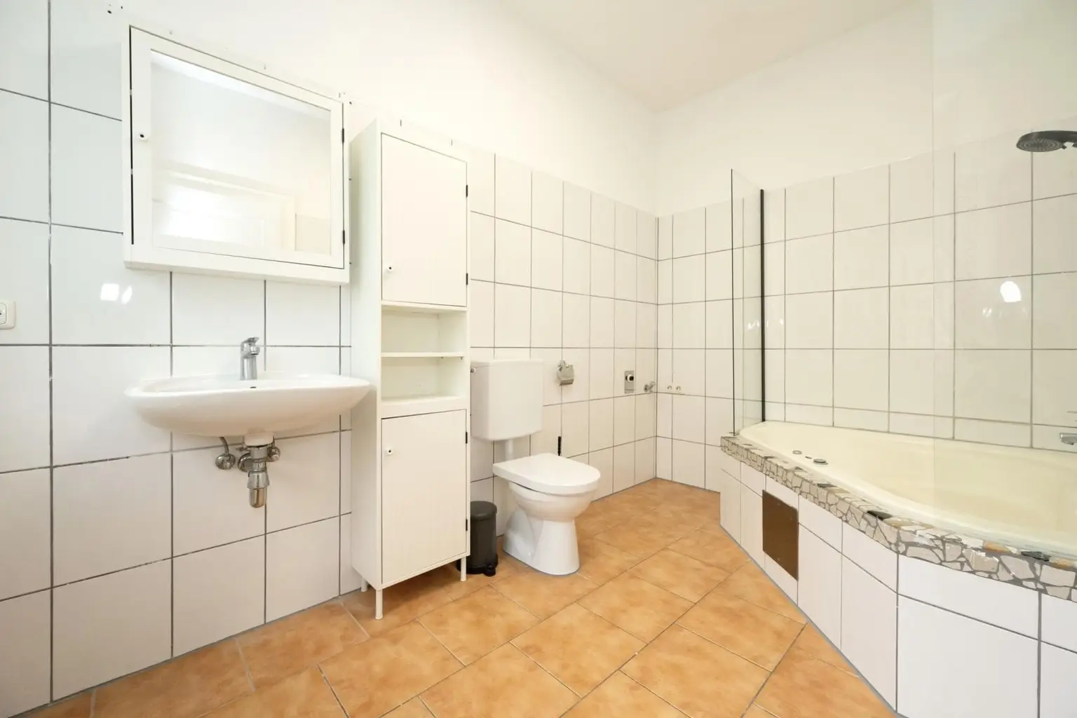 Badezimmer (EG)