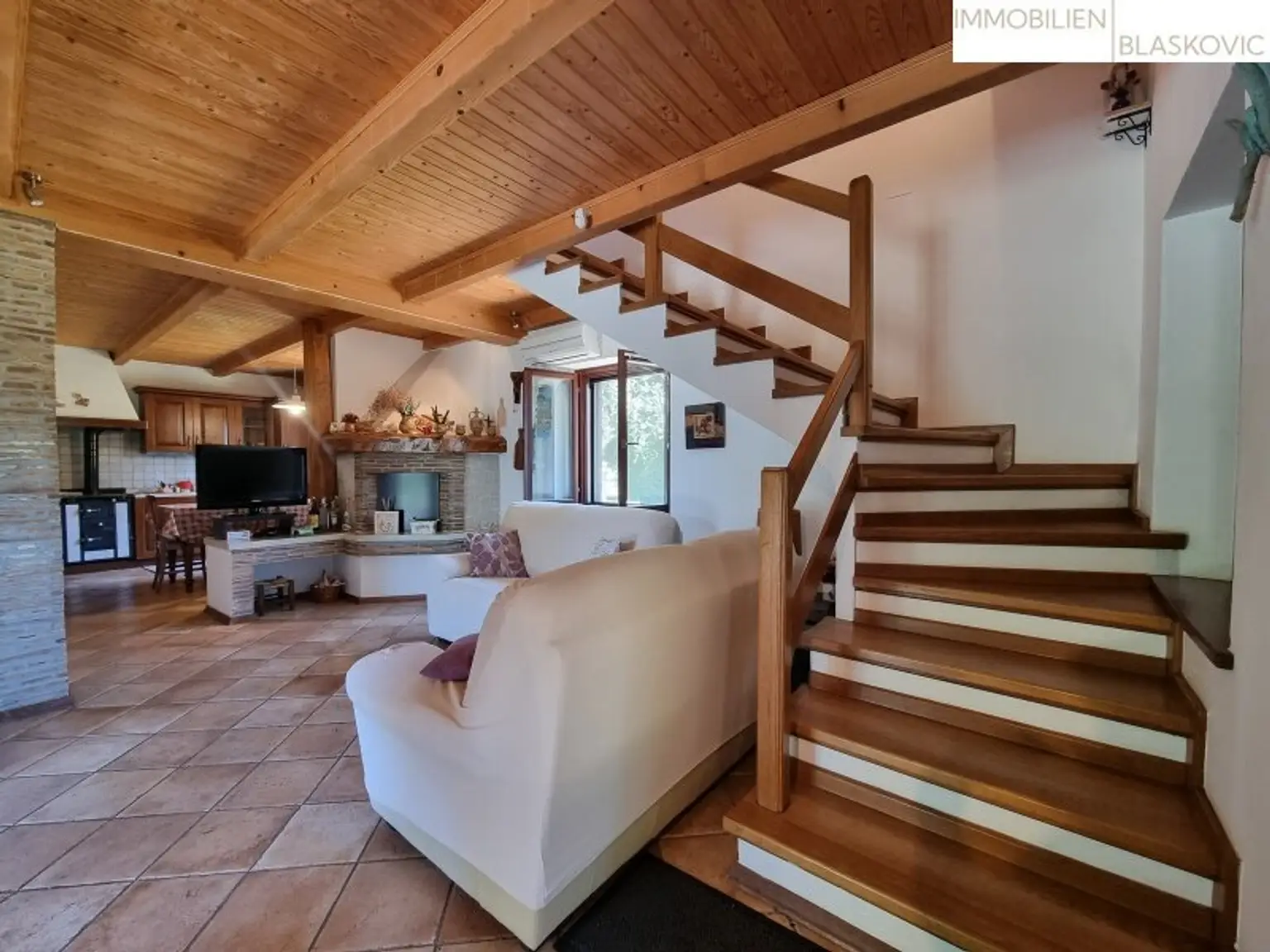 Rarität - Steinhaus auf einem Grundstück mit 17.700 m2 - teilweise touristische Zone!!