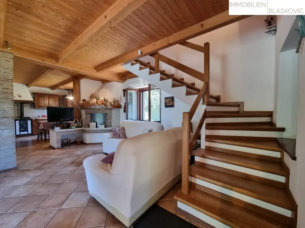 Rarität - Steinhaus auf einem Grundstück mit 17.700 m2 - teilweise touristische Zone!!