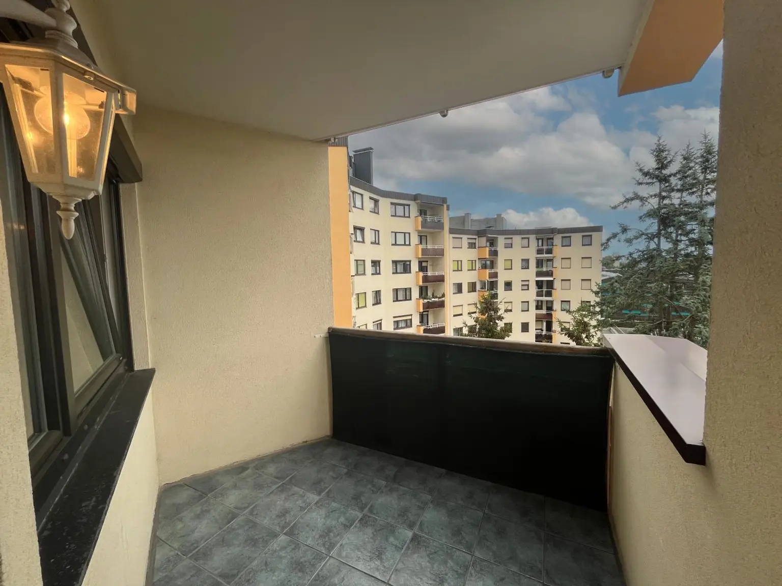 Zentral gelegen: 3-Zimmer-Wohnung mit herrlicher Loggia