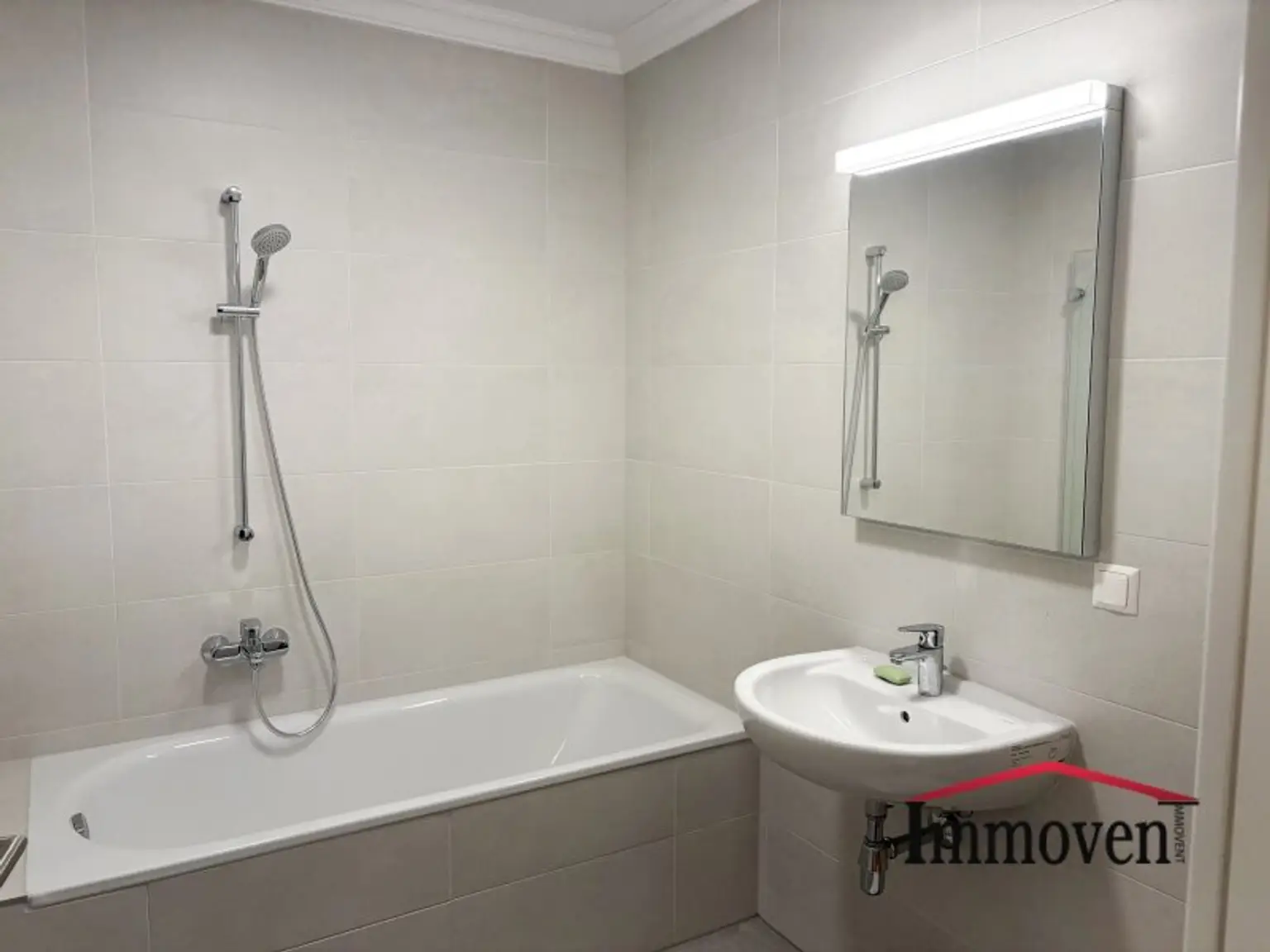 Wunderschöne, möblierte 2-Zimmerwohnung mit Balkon!