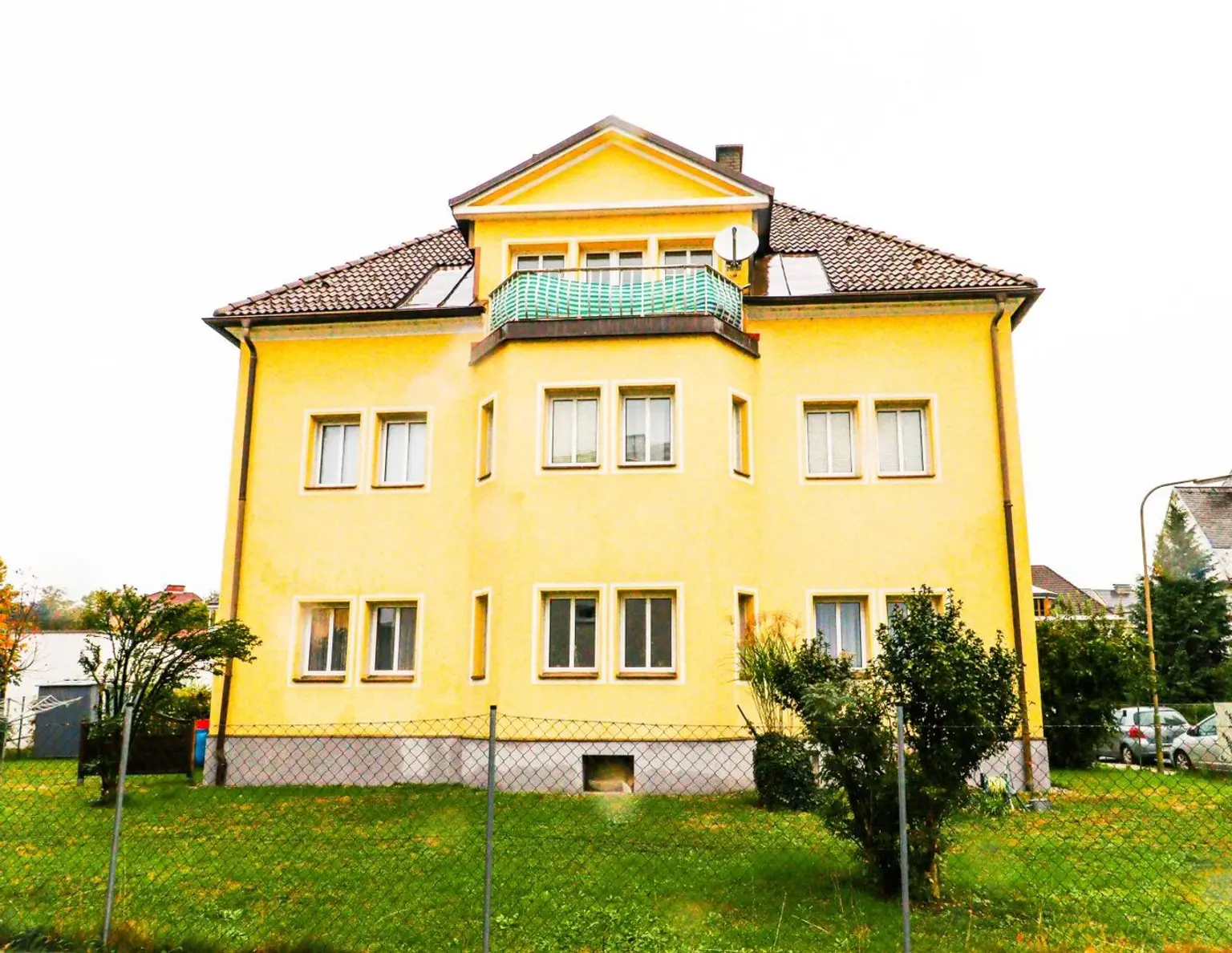 Mehrparteienhaus mit 3 Einheiten, großem Garten und Keller in Villach