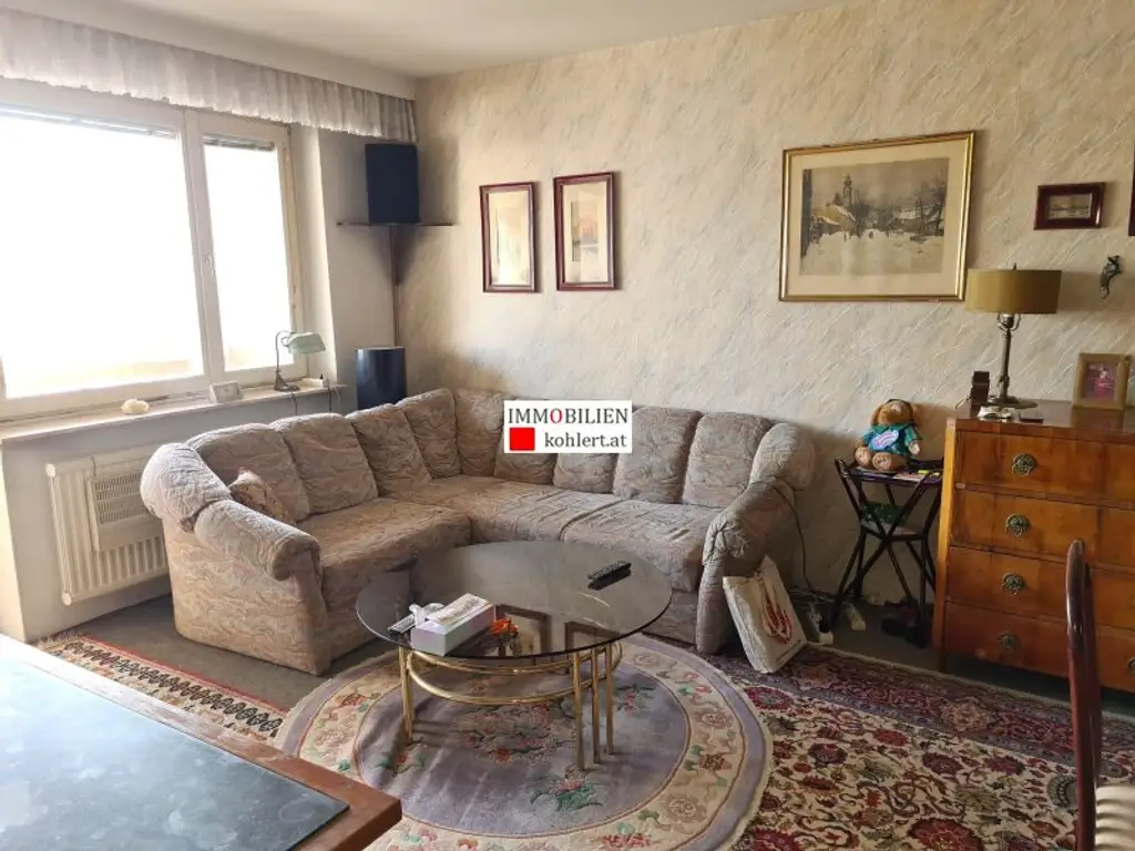 ****GELEGENHEIT, SONNIGE EIGENTUMSWOHNUNG MIT LOGGIA, ALLE NEBENRÄUME, HOHER LIFTSTOCK