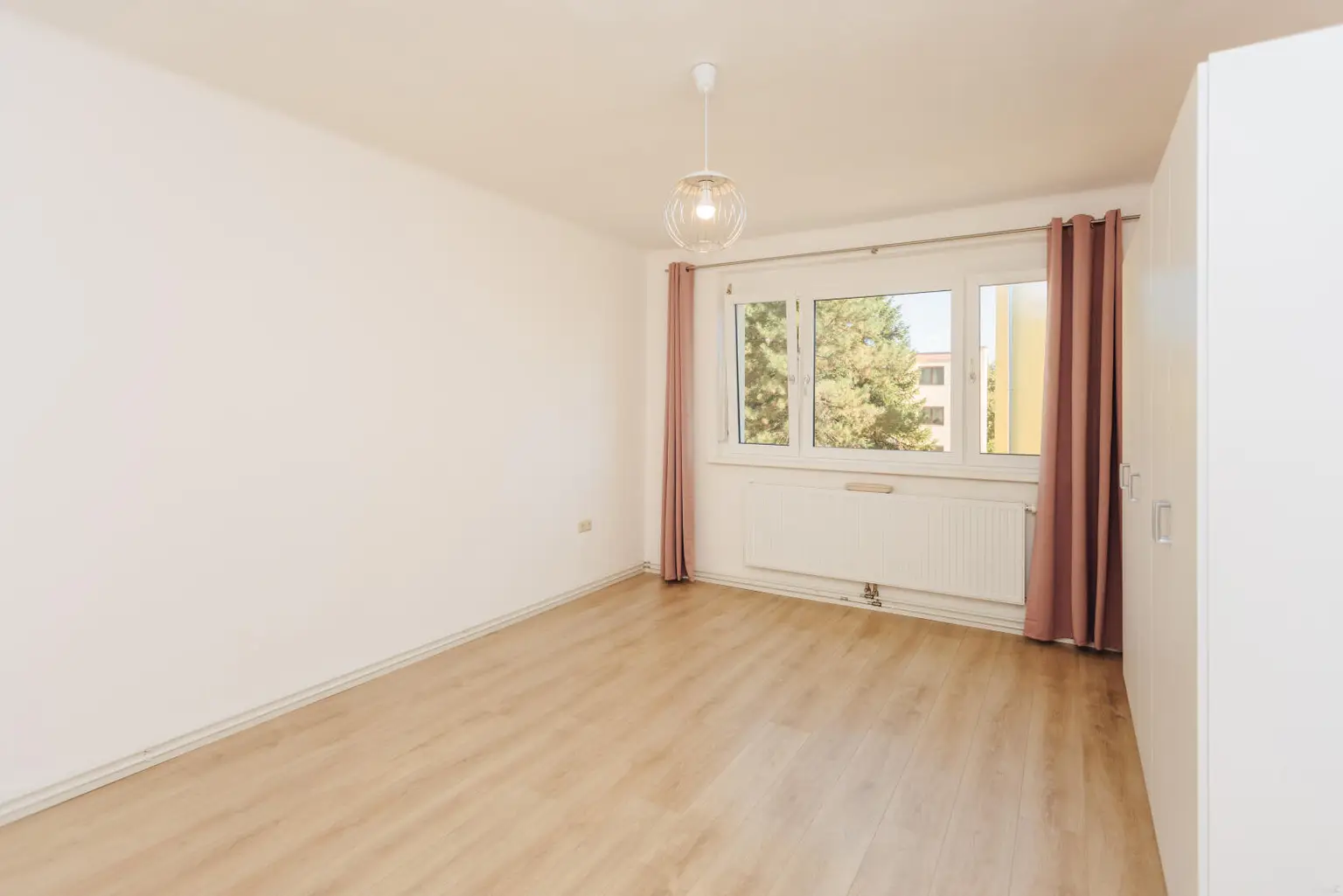 8020 Eggenberg - Eine gepflegte, renovierte , 2 Zimmer-Wohnung mit sonniger Loggia!