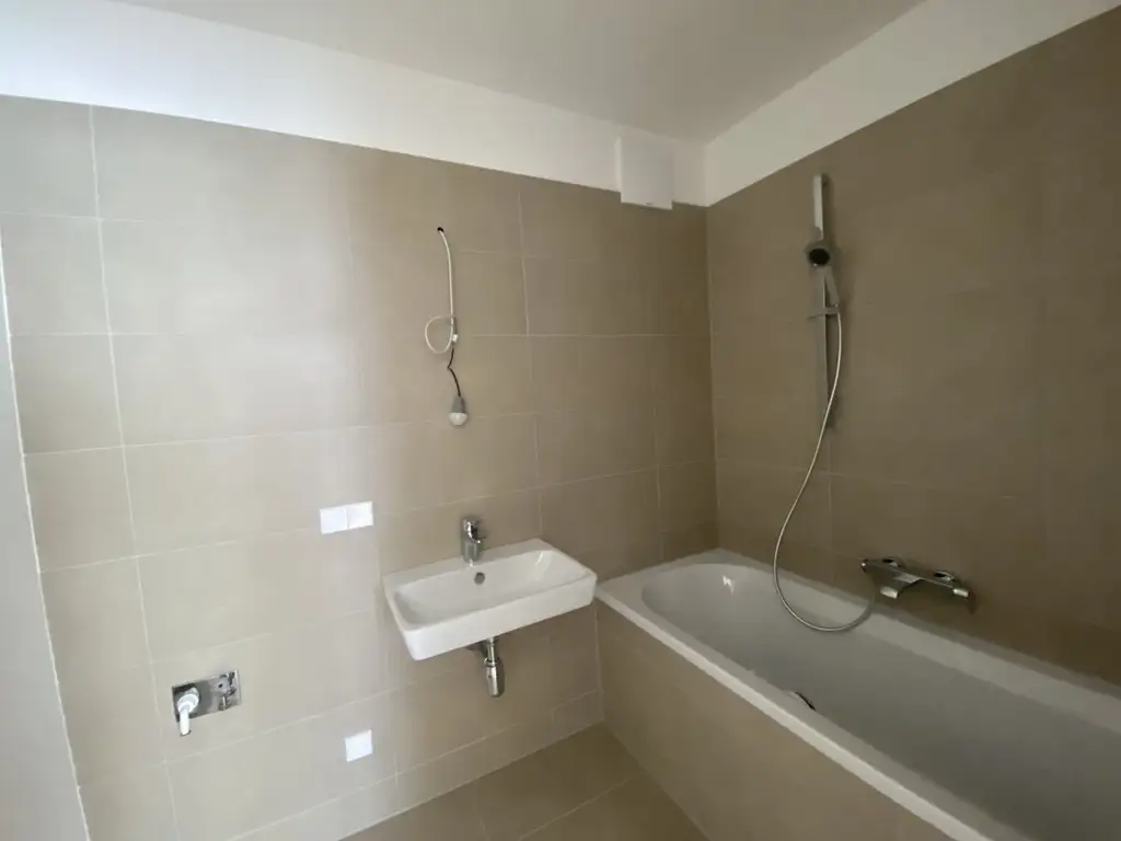 ERSTBEZUG Top Anlage Wohnung U3 2 Zimmer + Loggia - 1 bedroom apartment + loggia U3 = DAS LAURENZ=