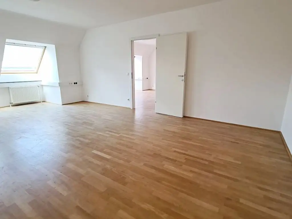 ZIEGLERGASSE bei FUZO Mariahilfer Straße, 141 m2 Bürofäche, 3 Zimmer, Serverraum, Küche, Klimaanlagen, Dachgeschoß