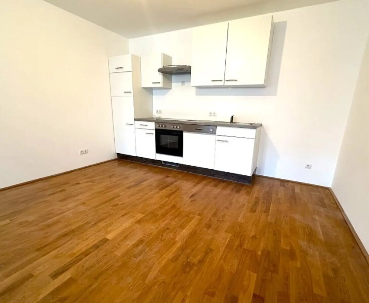 U3-NÄHE, LORYSTRASSE, sonnige 74 m2 Neubau mit 8 m2 Balkon, 2 Zimmer, Wohnküche, Wannenbad, Garage möglich, 3. Liftstock