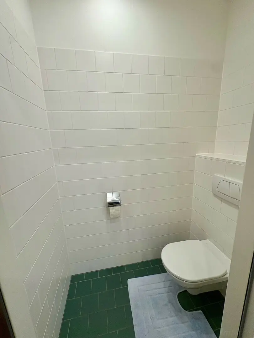 separates WC