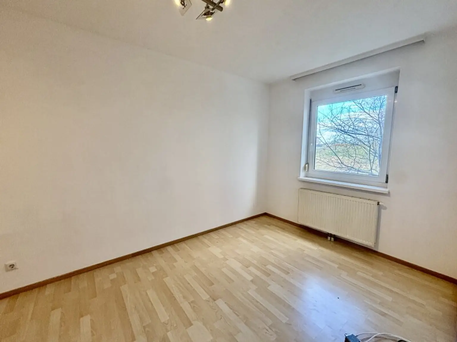 Helle 3-Zimmer-Wohnung mit Loggia in ruhiger Lage – Neusiedl am See