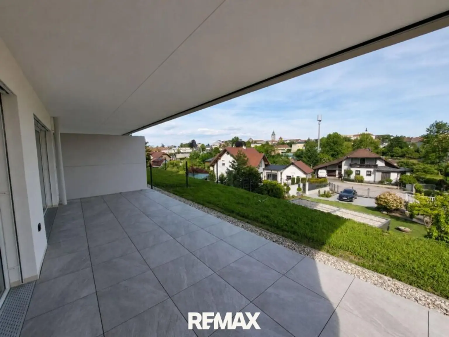Erstbezug -Gartenwohnung! 3 Zimmer mit 2 Balkonen & großem Privatgarten