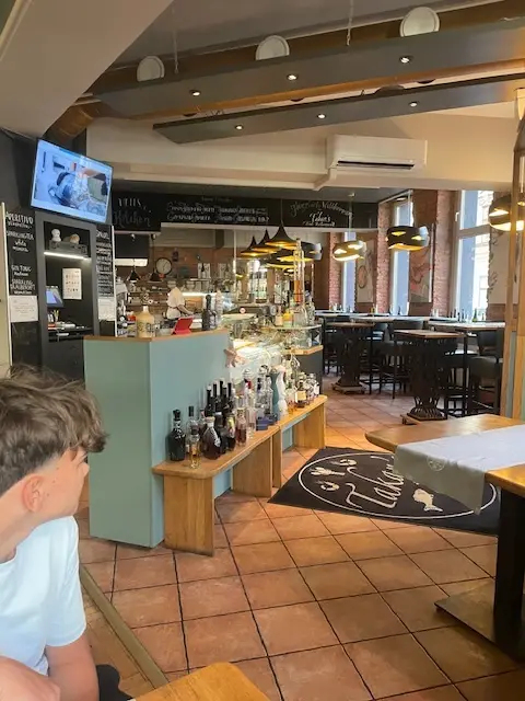 Langjährig eingeführtes Spezialitätenrestaurant - Ecklokal in Wien Währing