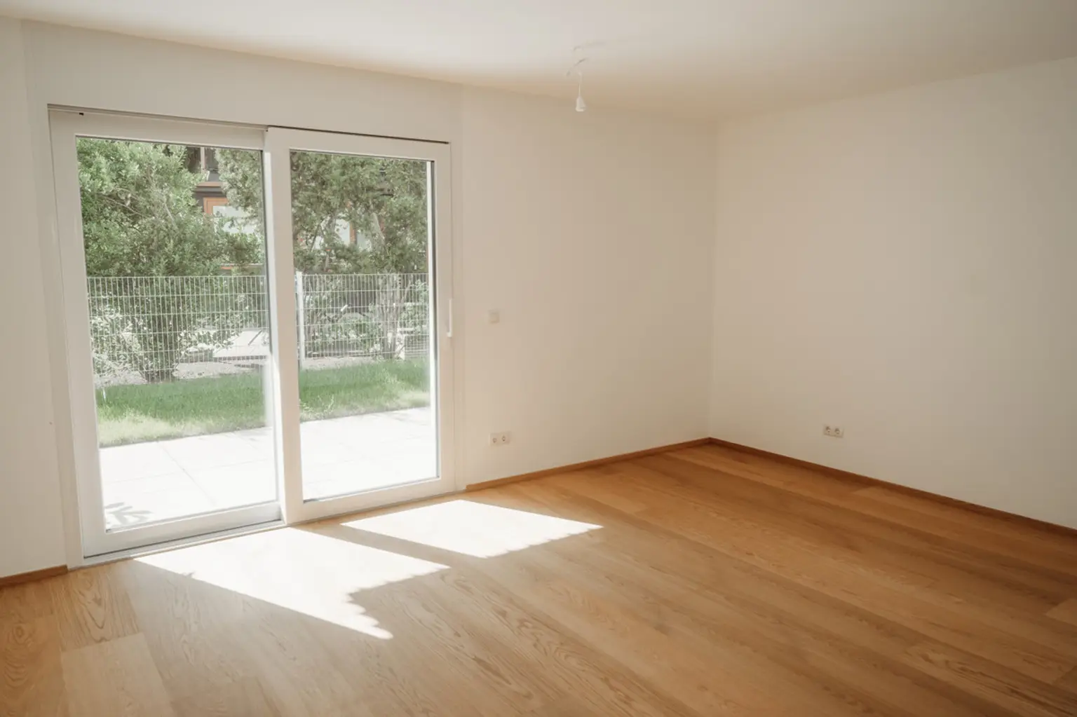 Moderne 2-Zimmer-Erdgeschoßwohnung mit Terrasse und Garten – Wohnen an der Alten Donau
