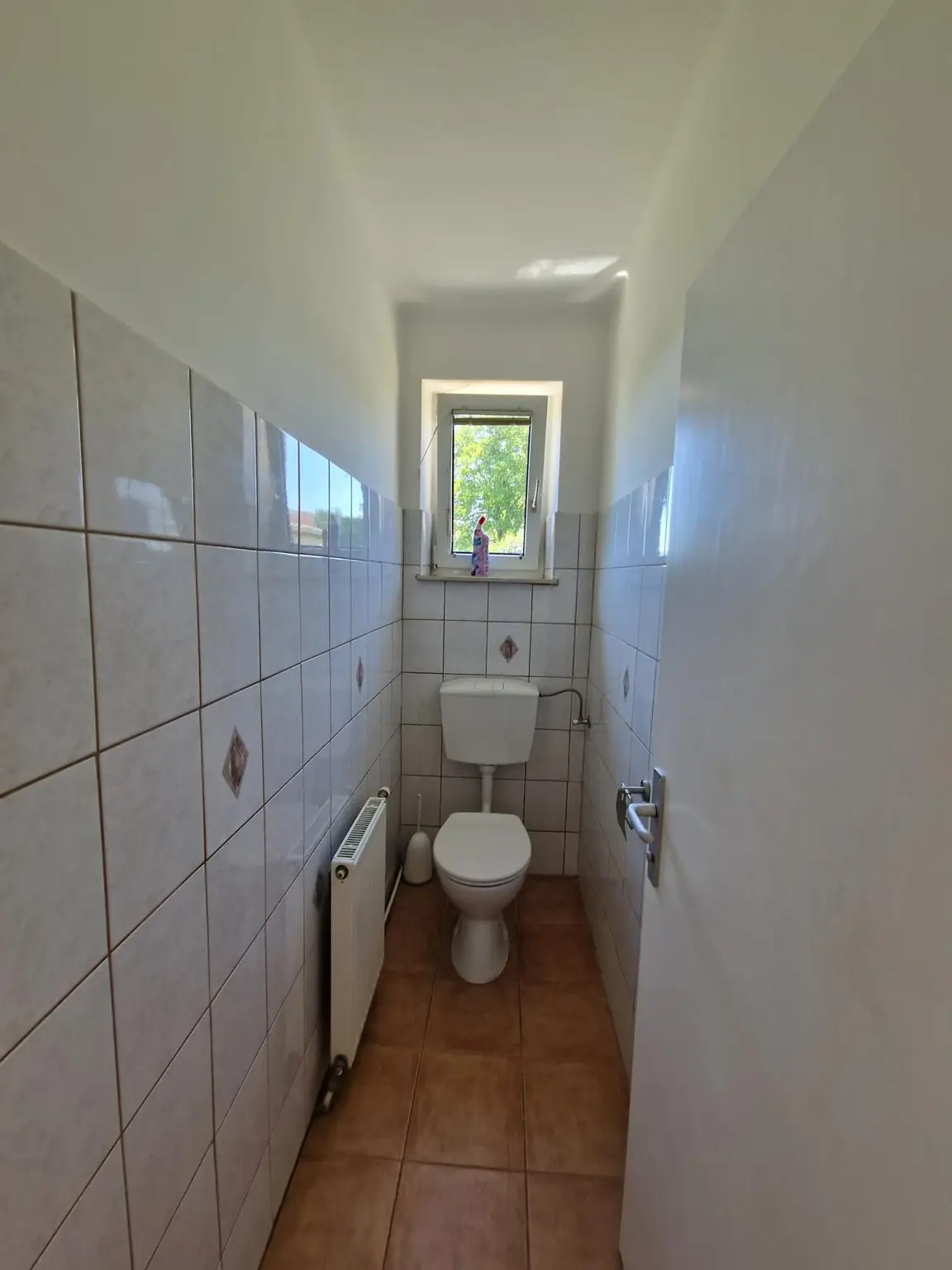 LIEBEVOLLES LANDHAUS MIT GARTEN UND GARAGE ZUR MIETE