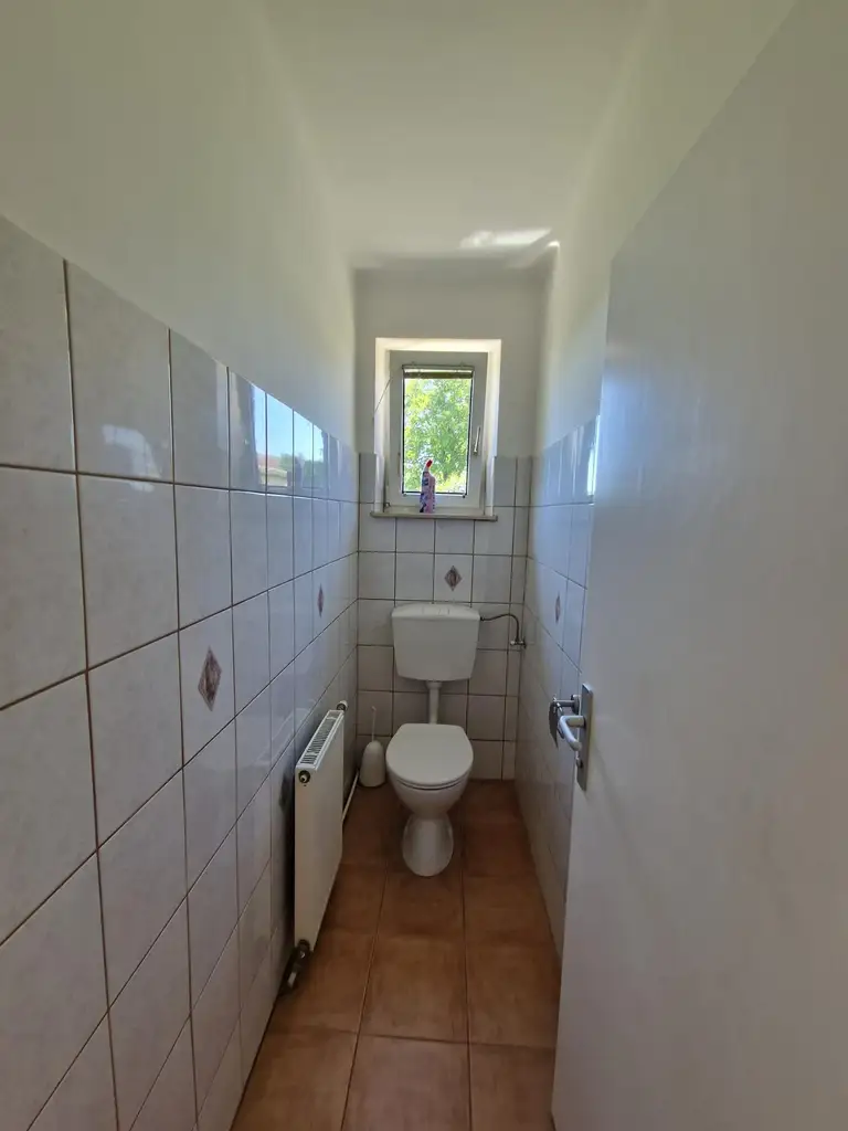 LIEBEVOLLES LANDHAUS MIT GARTEN UND GARAGE ZUR MIETE
