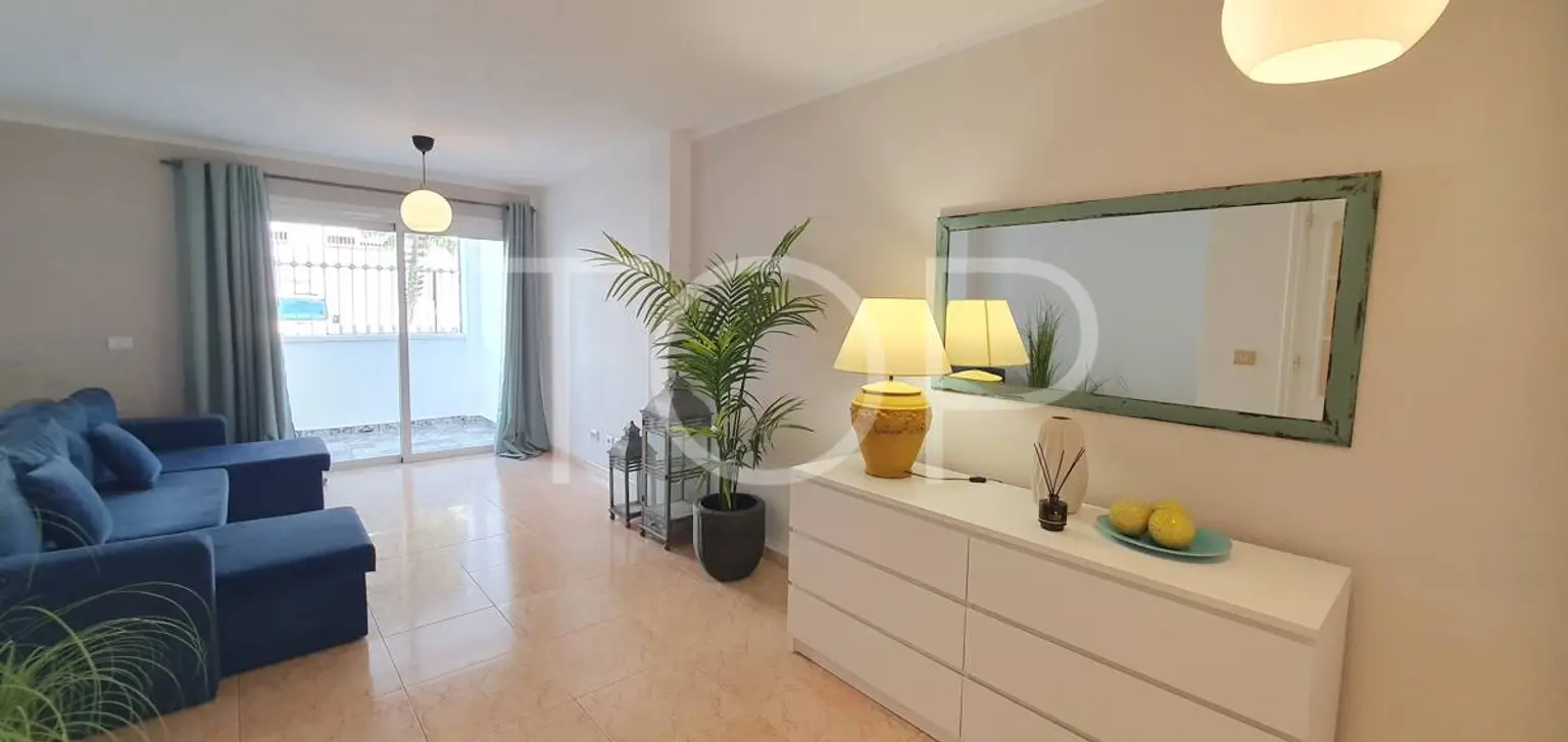 Oportunidad única: Encantador apartamento en planta baja en zona tranquila de Fañabe